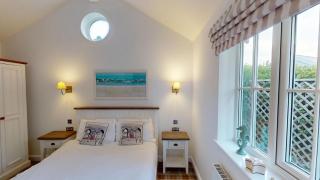 Sophies, The Bay, 2 bedrooms with ensuites, parking with EV point, 2 dogs welcome - Filey - 2