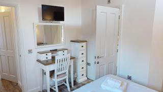 Sophies, The Bay, 2 bedrooms with ensuites, parking with EV point, 2 dogs welcome - 1