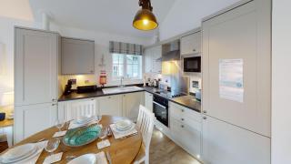 Sophies, The Bay, 2 bedrooms with ensuites, parking with EV point, 2 dogs welcome - Filey - 4