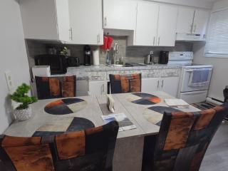 Executive Private Room in a Shared Apartment- Comfortable and Convenient - 6