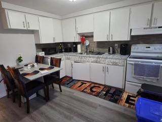 Executive Private Room in a Shared Apartment- Comfortable and Convenient - 4