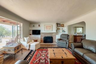 Pool, Putting Green & Mtn Views: Tucson Home - 8