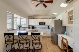 Pool, Putting Green & Mtn Views: Tucson Home - 6