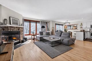 Ski-in/Ski-out Modern Condo in Tremblant Village - 6
