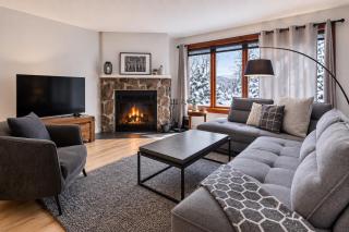 Ski-in/Ski-out Modern Condo in Tremblant Village - 0