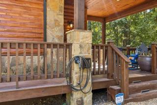 Luxury Cabin with Sauna, Hot Tub & Cold Plunge - 3