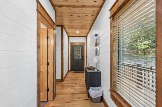 Luxury Cabin with Sauna, Hot Tub & Cold Plunge - 1
