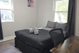 Charming 4br Bundle Near Downtown & Airport - 1