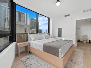 District 1502 Skyline Dreams in Downtown - 9