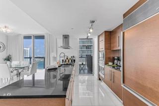 Luxurious Condo at ICON with Views - 7
