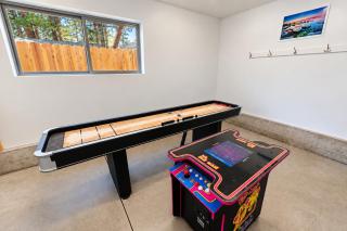Serene Creekside Chalet - 0