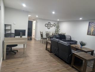 Exquisite guest suite in Nisku 14 minutes to airport, side entrance, recliner seats, softened water - 0
