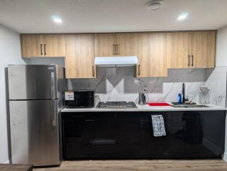 Exquisite guest suite in Nisku 14 minutes to airport, side entrance, recliner seats, softened water - 9