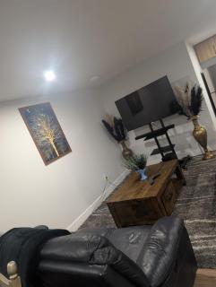 Exquisite guest suite in Nisku 14 minutes to airport, side entrance, recliner seats, softened water - 8