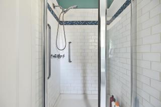 Shaughnessy Peaceful 2BR Family Stay in a Classic Vancouver Home - 3