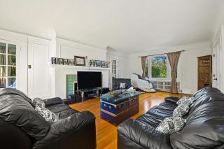 Shaughnessy Peaceful 2BR Family Stay in a Classic Vancouver Home - 0