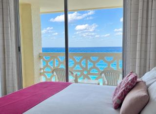 Oceanfront Apartments Cancun - 4