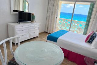 Oceanfront Apartments Cancun - 3