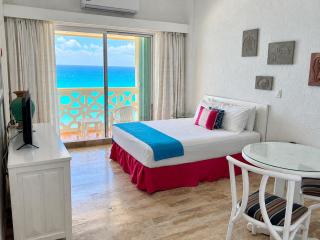 Oceanfront Apartments Cancun - 2