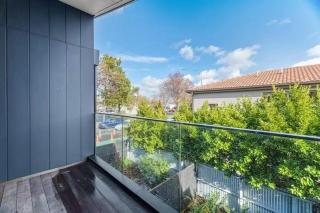 Sherborne Loft, Stylish 2BR, 2 bathrooms and Free Parking - 9