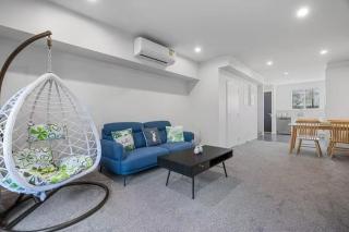 Sherborne Loft, Stylish 2BR, 2 bathrooms and Free Parking - 8