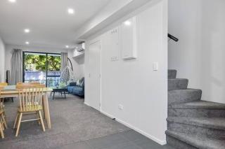 Sherborne Loft, Stylish 2BR, 2 bathrooms and Free Parking - 1