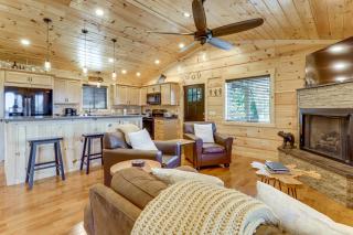 Gorgeous Gatlinburg Cabin: Large Deck & Hot Tub! - 7
