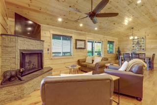 Gorgeous Gatlinburg Cabin: Large Deck & Hot Tub! - 5
