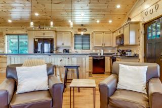 Gorgeous Gatlinburg Cabin: Large Deck & Hot Tub! - 4