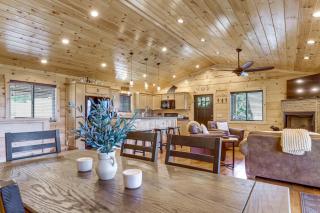 Gorgeous Gatlinburg Cabin: Large Deck & Hot Tub! - 1