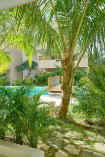 Resort Style 2BR 2BA Huge Pool - 7