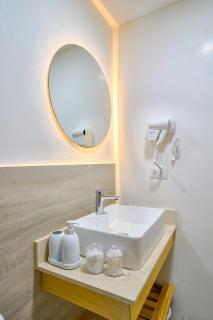 Resort Style 2BR 2BA Huge Pool - 5
