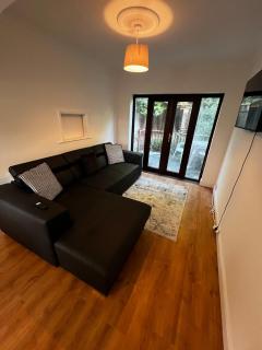 Modern 3 Bed Home in Wolverhampton - 0