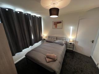 Modern 3 Bed Home in Wolverhampton - 9
