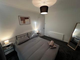 Modern 3 Bed Home in Wolverhampton - 7