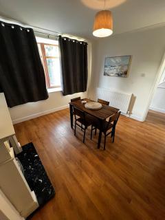 Modern 3 Bed Home in Wolverhampton - 4