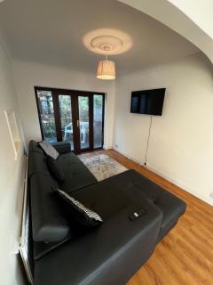Modern 3 Bed Home in Wolverhampton - 3
