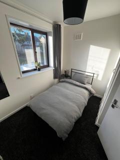 Modern 3 Bed Home in Wolverhampton - 2