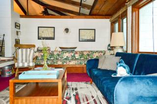 2 Mi to Beaches: Cape Cod Cottage w/ Fire Pit - 6