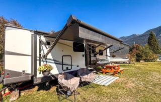 Luxury Rocky Mountain Glamping in Golden, BC Canada Northern Lights, Stargazing & Adventure in the Heart of The Canadian Rockies - 8