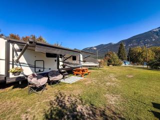 Luxury Rocky Mountain Glamping in Golden, BC Canada Northern Lights, Stargazing & Adventure in the Heart of The Canadian Rockies - 6