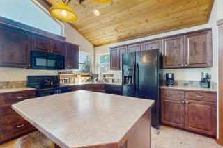 Lake CDA View 4BR Sleeps 12 Dog-Friendly - 5