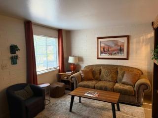 The Sunny Saguaro 2BR Desert Retreat - 8