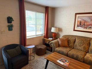 The Sunny Saguaro 2BR Desert Retreat - 7