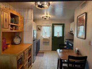 The Sunny Saguaro 2BR Desert Retreat - 6