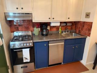 The Sunny Saguaro 2BR Desert Retreat - 3