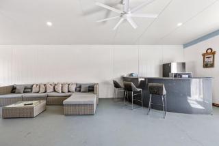 Pumicestone Porch – 4BR Pet-Friendly, Walk to Bongaree Jetty. - 8