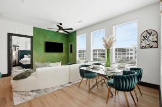 Modern Emerald Oasis Stylish Decatur Getaway - 7