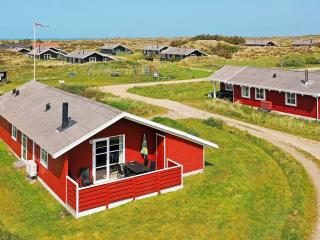 Familyfriendly Retreat near Beach - 8