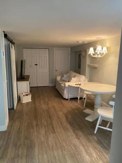 Quaint 1 bedroom lower suite in Victoria, BC - 3